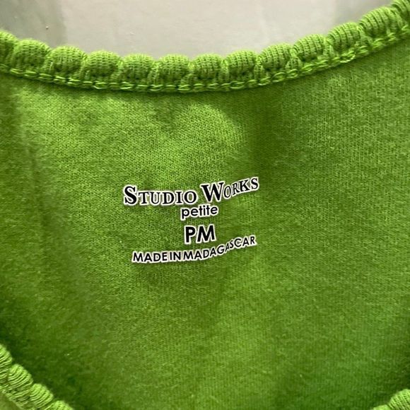 Studio Works Women's Sleeveless Top Green size petite medium - Picture 3 of 3